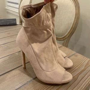 LIKE NEW HEELED BOOTIES / PEEP TOE HEELS